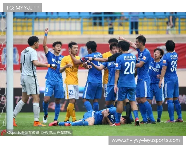 足球边裁旗使用技巧及其对比赛判罚的辅助作用 足球边裁旗使用技巧及其对比赛判罚的辅助作用